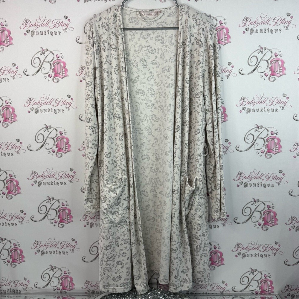 La Vie En Rose cardigan robe paisley floral white Cream grey Patterned Sweater
